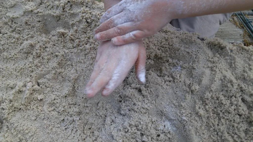 10 Best Life Hacks for Your Day at the Beach | Summer Family Fun